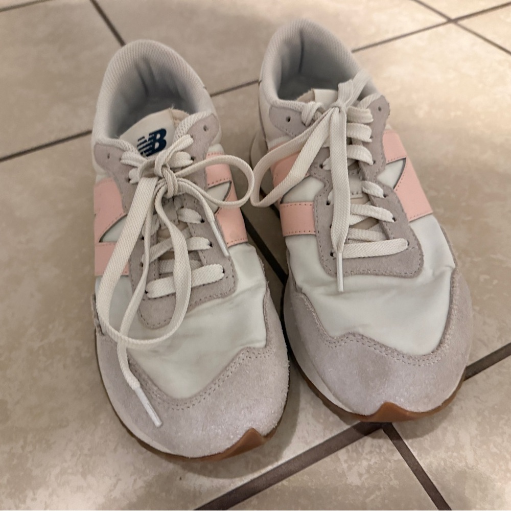 New Balance Women’s ' White and Pink Sneakers